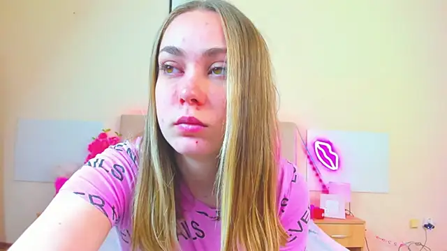 MelanieCuty online show from 05/11/26, 05:24