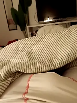 Snapshot of Elias18d chatting on 04/08/26, 10:32 Elias18d online show from 04/08/26, 10:32