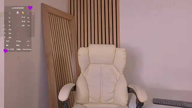 EmmaLopez11 online show from 04/22/26, 12:18