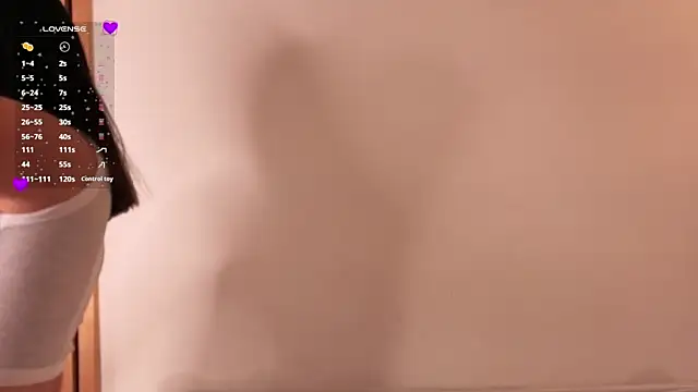 EmmaLopez11 online show from 04/24/26, 12:18