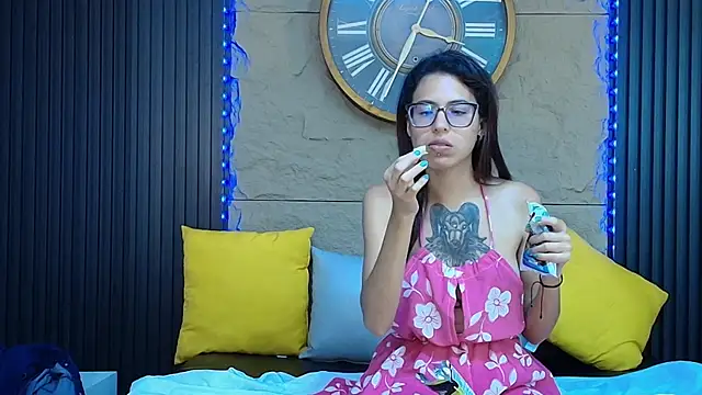Emily Lopera online show from 06/17/26, 12:02
