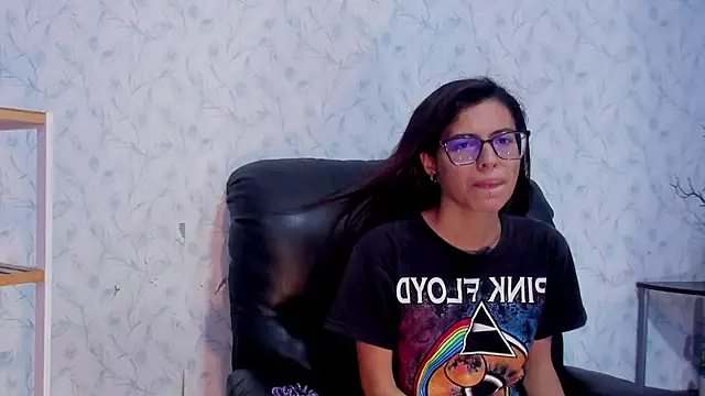 Emily Lopera online show from 07/04/26, 03:40