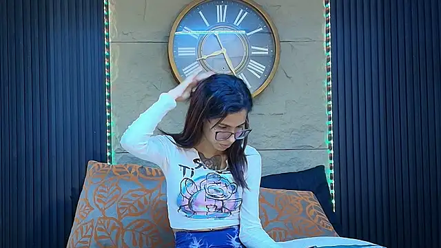 Emily Lopera online show from 07/10/26, 10:23