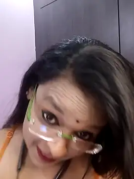 Snapshot of hornyrosy321 chatting on 05/08/26, 06:02 hornyrosy321 online show from 05/08/26, 06:02
