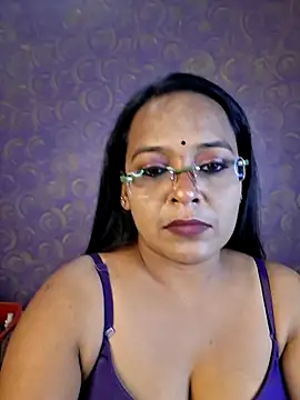 Snapshot of hornyrosy321 chatting on 06/11/26, 12:32 hornyrosy321 online show from 06/11/26, 12:32