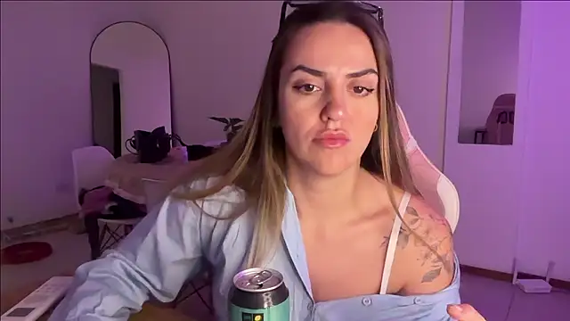 Snapshot of isyourgirlolivia chatting on 03/17/26, 01:21 isyourgirlolivia online show from 03/17/26, 01:21