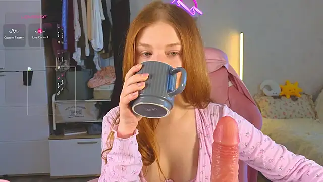 GoldenSunBunny online show from 06/08/26, 07:31