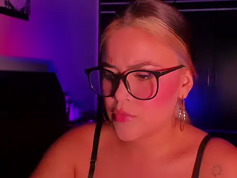 Snapshot of veronicabrown_xxx chatting on 03/23/26, 04:16 veronicabrown xxx online show from 03/23/26, 04:16