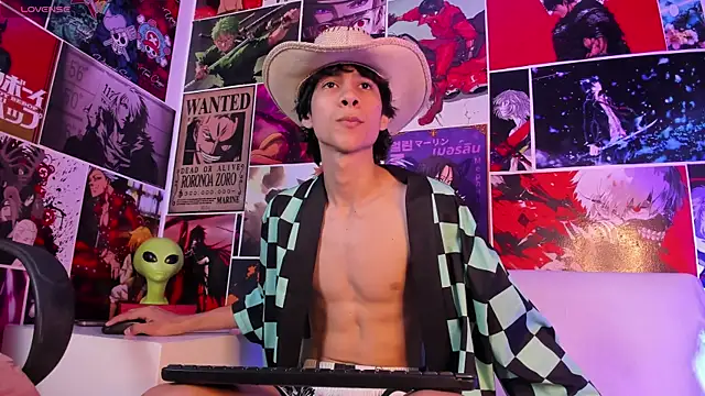 Snapshot of Cheys_Mast chatting on 05/06/26, 04:56 Cheys Mast online show from 05/06/26, 04:56