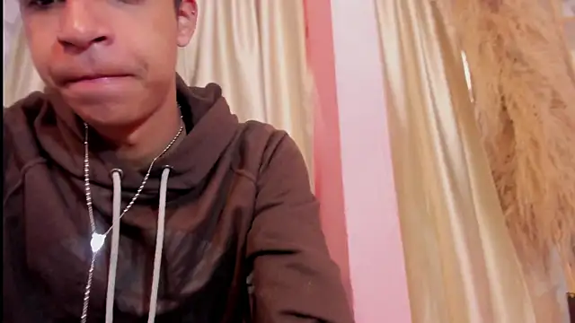 Snapshot of Ethan_qop chatting on 07/03/26, 11:27 Ethan qop online show from 07/03/26, 11:27