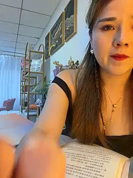 Xiaoxiao-y online show from 05/05/26, 08:11