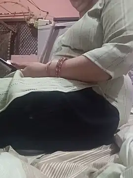 Snapshot of Gujju_bhabhi69 chatting on 05/21/26, 05:53 Gujju bhabhi69 online show from 05/21/26, 05:53