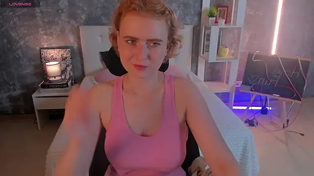 Snapshot of Shiny_Liss chatting on 07/18/26, 01:32 Shiny Liss online show from 07/18/26, 01:32