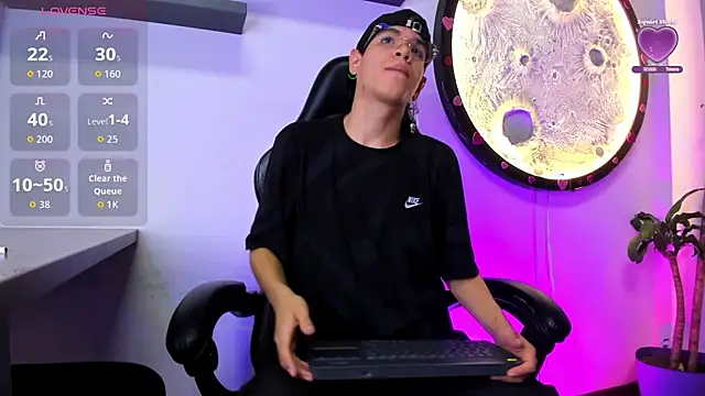 Bennet-Grayy online show from 04/19/26, 04:01