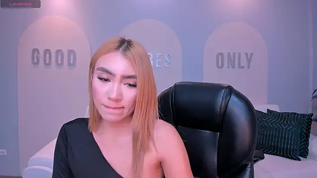 AlessiaMilanoX online show from 04/23/26, 04:24