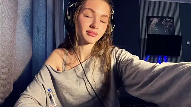 Veluxe online show from 03/15/26, 12:22