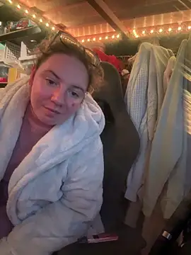 curvyneon online show from 04/04/26, 07:22