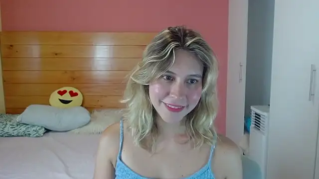 Snapshot of Dulce_Victoria_ chatting on 03/19/26, 02:26 Dulce Victoria online show from 03/19/26, 02:26