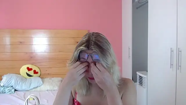 Snapshot of Dulce_Victoria_ chatting on 03/21/26, 12:26 Dulce Victoria online show from 03/21/26, 12:26