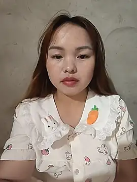 Snapshot of Mina_xYx chatting on 05/19/26, 04:13 Mina xYx online show from 05/19/26, 04:13