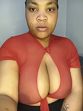 Snapshot of BeverlyQueen15 chatting on 06/24/26, 06:51 BeverlyQueen15 online show from 06/24/26, 06:51