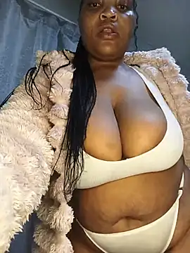 Snapshot of BeverlyQueen15 chatting on 07/25/26, 06:49 BeverlyQueen15 online show from 07/25/26, 06:49