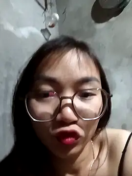 Snapshot of emmasexy2k chatting on 03/28/26, 12:32 emmasexy2k online show from 03/28/26, 12:32