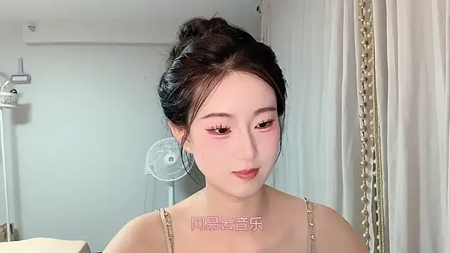 1X-yiyi online show from 05/11/26, 12:00
