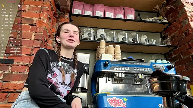 AnnWaddie online show from 04/18/26, 07:23
