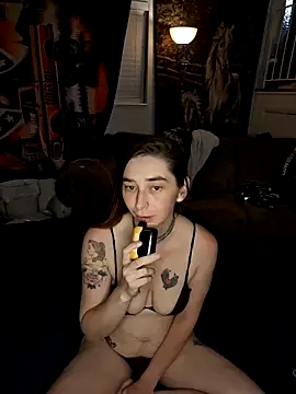 Snapshot of KittieeKat1 chatting on 04/09/26, 04:23 KittieeKat1 online show from 04/09/26, 04:23