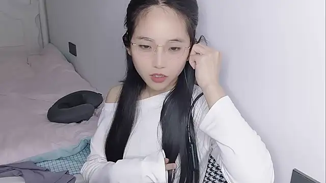 Snapshot of MIAOMIAO-666 chatting on 04/23/26, 10:47 MIAOMIAO-666 online show from 04/23/26, 10:47