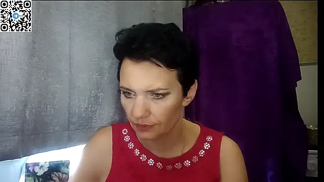 Snapshot of HotMamaQueen234 chatting on 06/17/26, 11:45 HotMamaQueen234 online show from 06/17/26, 11:45