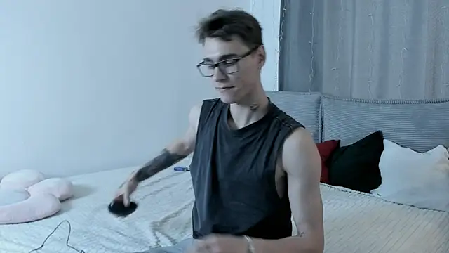 Shadow blink online show from 04/02/26, 01:09