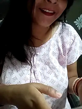 Snapshot of Hot_mess_girl chatting on 04/11/26, 09:30 Hot mess girl online show from 04/11/26, 09:30