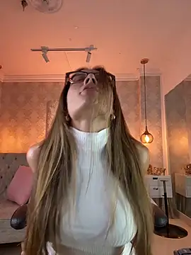 Snapshot of SERENAA__ chatting on 05/16/26, 03:03 SERENAA online show from 05/16/26, 03:03