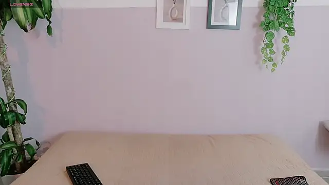 Snapshot of Zara_Fire chatting on 05/23/26, 10:03 Zara Fire online show from 05/23/26, 10:03