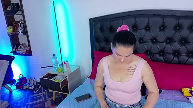 Scarlet Hiit online show from 07/10/26, 04:28