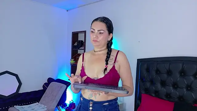 Scarlet Hiit online show from 07/14/26, 04:17
