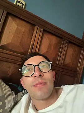 Snapshot of LeonBlazze chatting on 06/15/26, 06:32 LeonBlazze online show from 06/15/26, 06:32