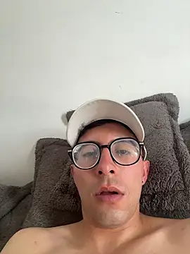 Snapshot of LeonBlazze chatting on 07/19/26, 04:11 LeonBlazze online show from 07/19/26, 04:11
