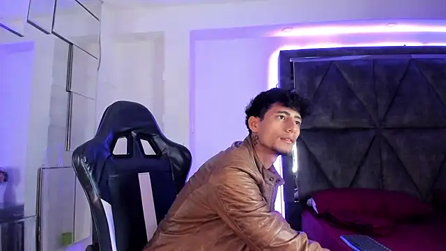 MaxiimoRomano  online show from 03/19/26, 01:48