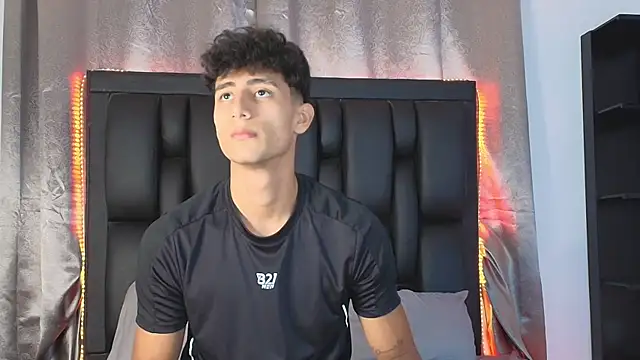 Snapshot of MaxiimoRomano_ chatting on 06/16/26, 04:42 MaxiimoRomano online show from 06/16/26, 04:42