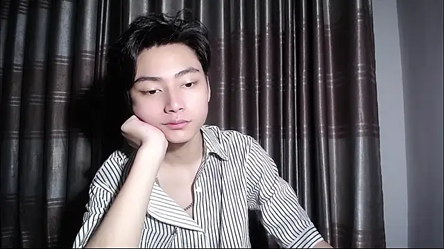 Snapshot of XX-XIUXIU chatting on 06/17/26, 05:25 XX-XIUXIU online show from 06/17/26, 05:25