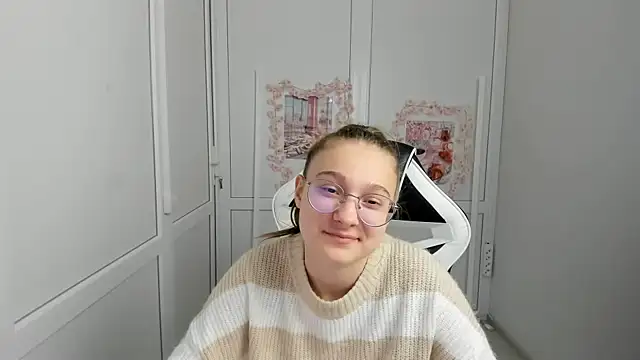 Snapshot of Mia_kristal chatting on 06/01/26, 07:43 Mia kristal online show from 06/01/26, 07:43