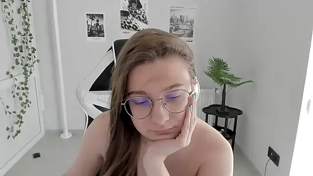 Snapshot of Mia_kristal chatting on 06/24/26, 08:13 Mia kristal online show from 06/24/26, 08:13