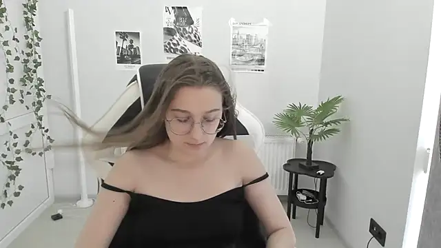 Snapshot of Mia_kristal chatting on 07/01/26, 08:27 Mia kristal online show from 07/01/26, 08:27