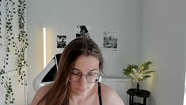 Snapshot of Mia_kristal chatting on 07/04/26, 07:36 Mia kristal online show from 07/04/26, 07:36