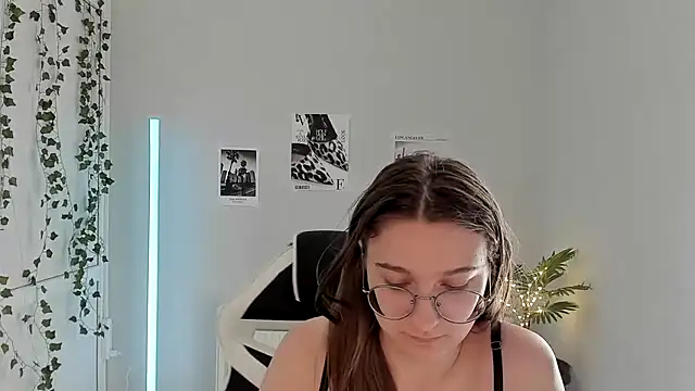Snapshot of Mia_kristal chatting on 07/07/26, 08:18 Mia kristal online show from 07/07/26, 08:18
