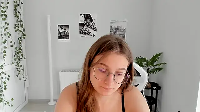 Snapshot of Mia_kristal chatting on 07/11/26, 08:17 Mia kristal online show from 07/11/26, 08:17