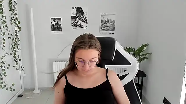 Snapshot of Mia_kristal chatting on 07/17/26, 06:53 Mia kristal online show from 07/17/26, 06:53